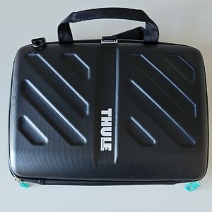 Thule Gauntlet Black Protective Carrying Case - Laptop Bag